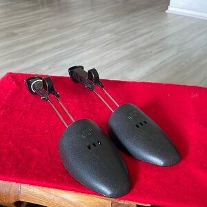 Shoe Gear Men’s Shoe Tree-Black-Plastic-Adjustable-Fits Most Sizes and Styles